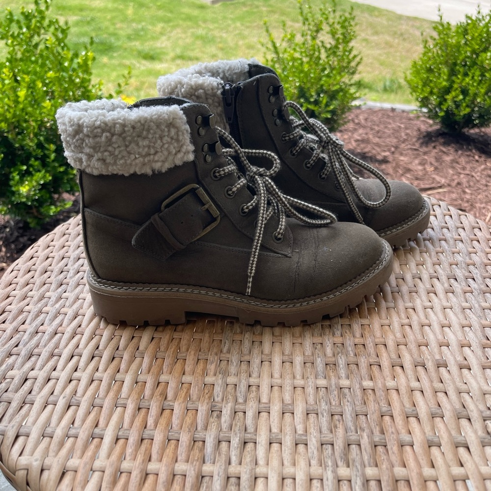 Women’s green boots size 6.5
